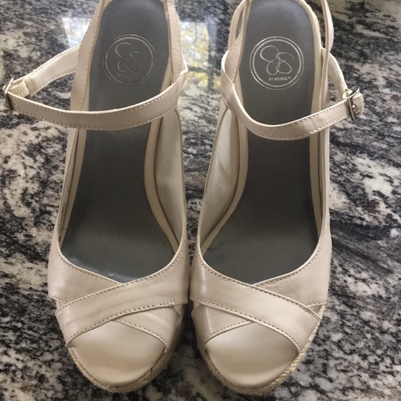 Jessica Simpson Off white platform sandals - Picture 3 of 12